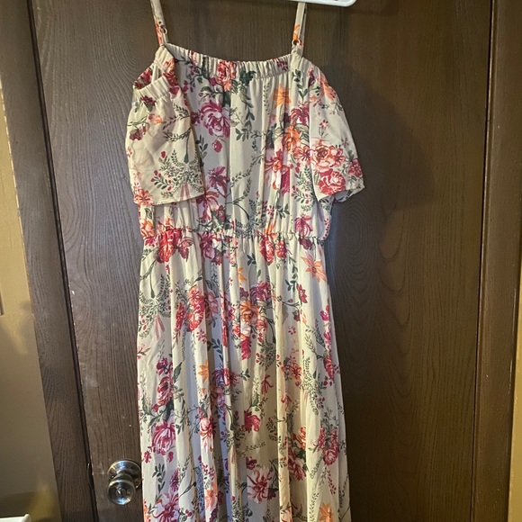 This beautiful high-low dress! - Picture 2 of 4